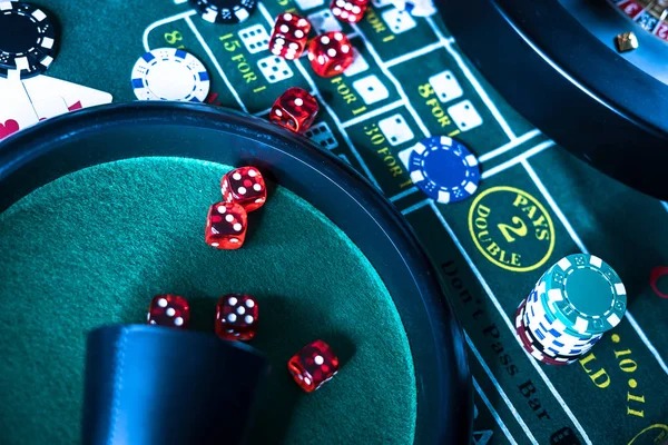 apislot Real Dealers, Real Tables